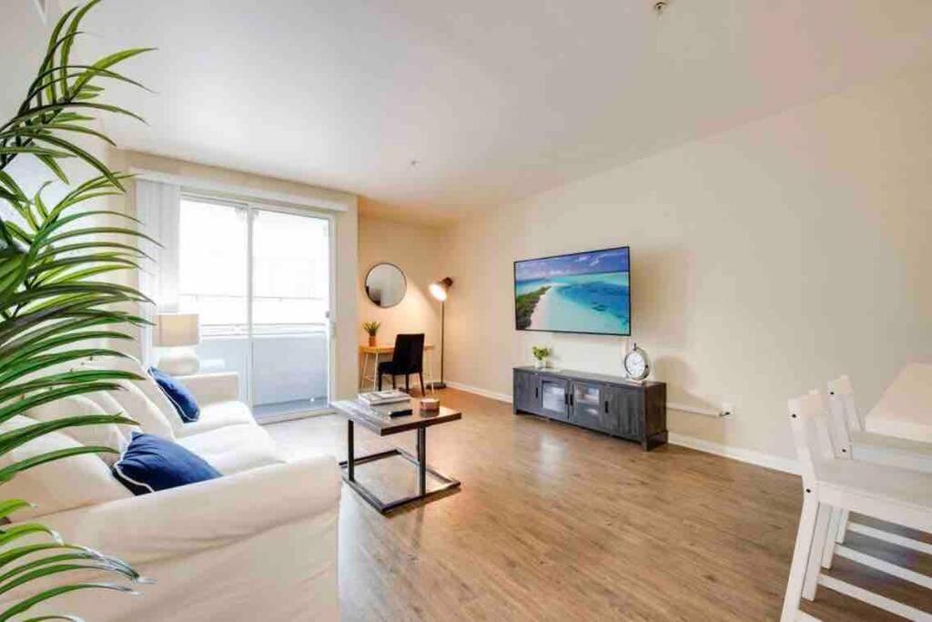 The Nest A Spacious 1 Bedroom Apartment With A Pool View Лос-Анджелес Экстерьер фото